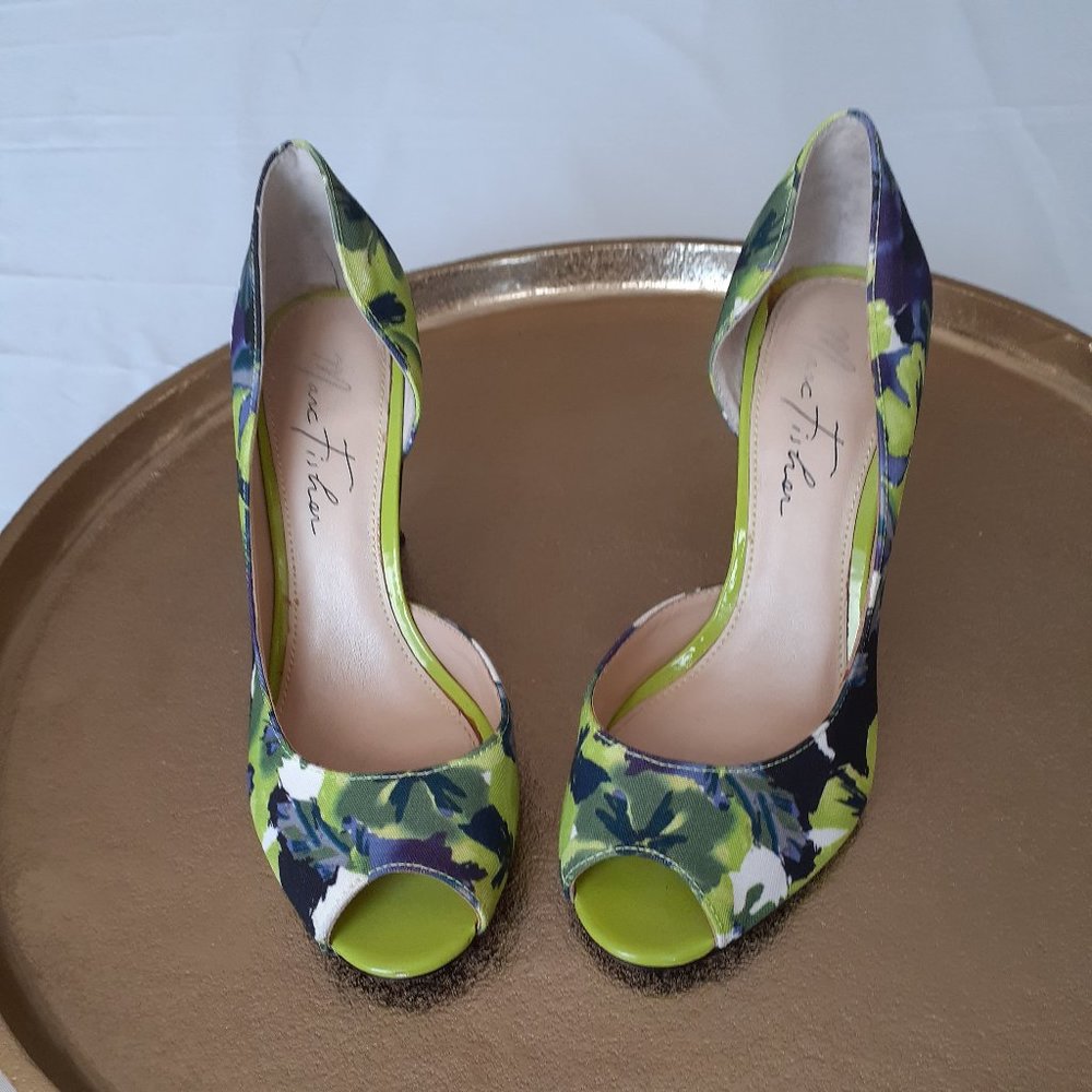 *EUC* MARC FISHER FLORAL PEEP TOE